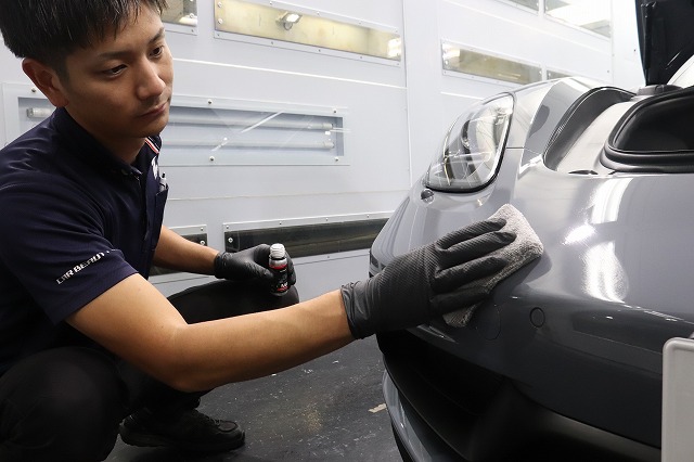 ポルシェ ボクスター　カーコーティング剤塗布中