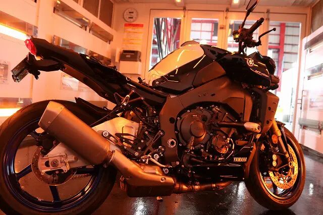 ヤマハMT-10SP　バイクコーティング施工　遠赤外線ブースでの乾燥写真