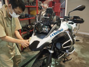 千葉県よりお越しのBMWR1200にCR-1ガラスコーティングを施工させて頂きました。