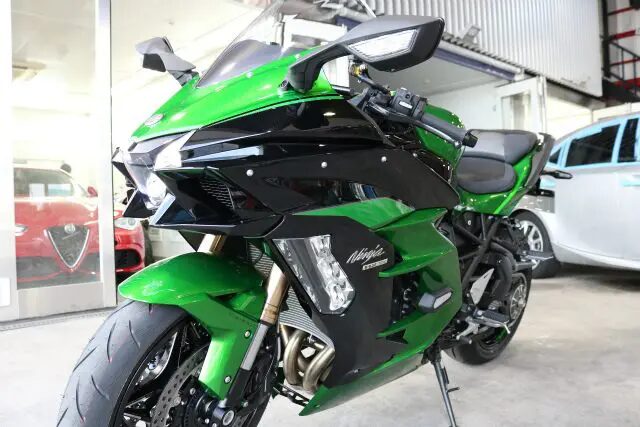 千葉県よりご来店のKawasakiニンジャH2SXにCeramicPro9H4層コートを施工させていただきました。