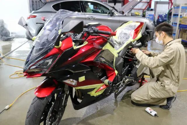 東京都大田区 Kawasakiニンジャ1000 バイクコーティング　細部にガンスプレー施工