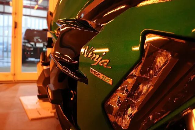 カワサキ Ninja H2SX+　バイクコーティング乾燥中の画像