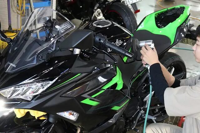 静岡県伊豆市よりご来店のカワサキNinja400にセラミック製ガラスコーティングを施工させて頂きました！