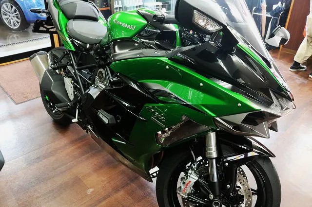 新車 カワサキ Ninja H2SX+にバイクコーティング施工後の全体画像