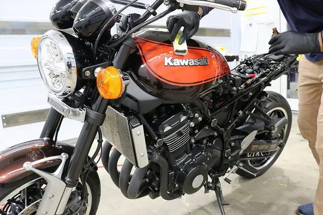 Kawasaki Z900 ９Hコーティング　塗り込み