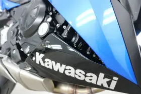 千葉県市川市よりご来店のKawasakiニンジャにバイクコーティングを施工させていただきました。