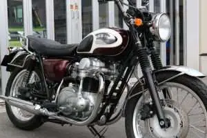 カワサキＷ650にセラミックプロ9Ｈ4層バイクコーティングを施工させていただきました。