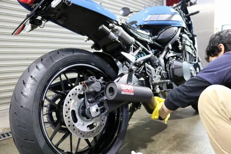 カワサキ Z900RS CAFE セラミックプロ9H　コーティング拭き上げ