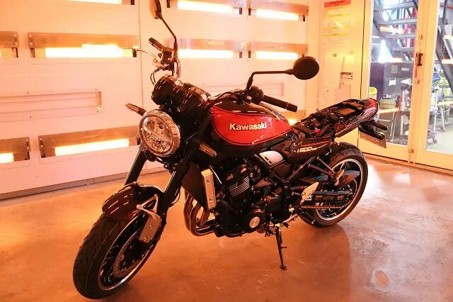 東京都の新車カワサキZ900RSにセラミックプロ9H施工です♪