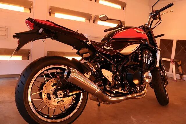 カワサキZ900RS バイクコーティング　遠赤外線ブースにて乾燥中　右背面