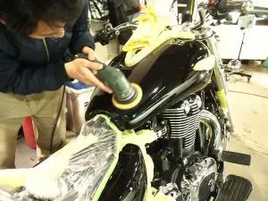 千葉県からお越しのトライアンフサンダーバードコマンダーにCR-1バイクコーティングを施工させていただきました。