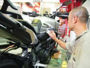 東京都よりご来店いただきましたMT-09にバイクコーティングを施工させていただきました。