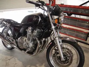 千葉県よりご来店のCB1100にバイクコーティング「CeramicPro9H×CR-１コーティング」施工をさせて頂きました。